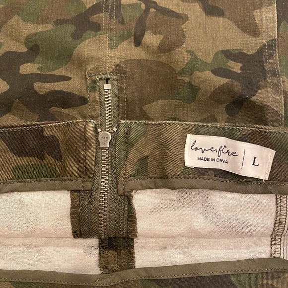 Camo Mini Skirt - Picture 3 of 3